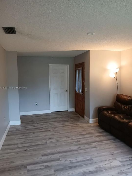 待售: $474,900 (4 贝兹, 2 浴室, 1397 平方英尺)