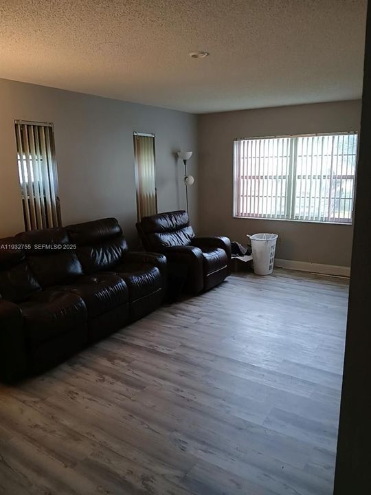 待售: $474,900 (4 贝兹, 2 浴室, 1397 平方英尺)