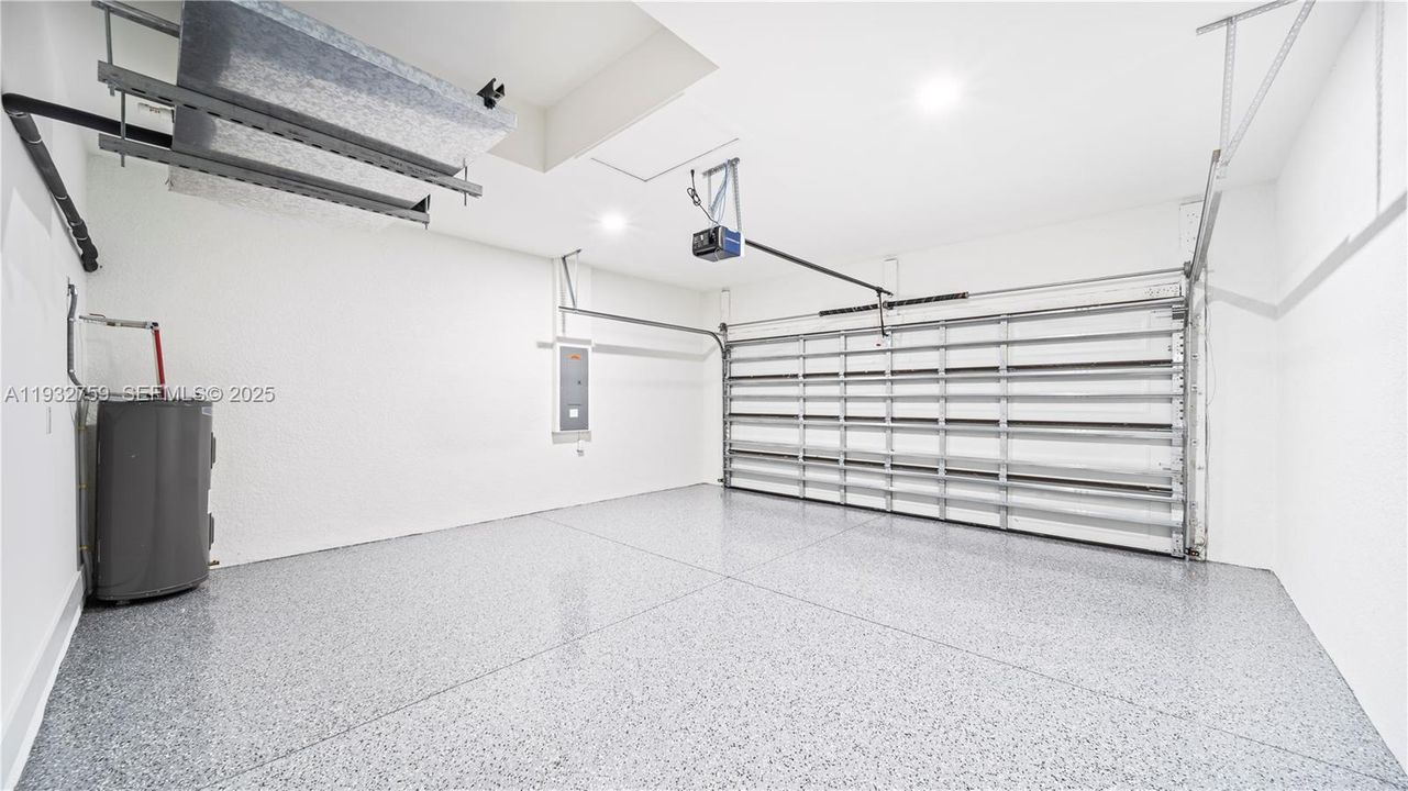 На продажу: $299,900 (3 спален, 2 ванн, 1358 Квадратных фут)