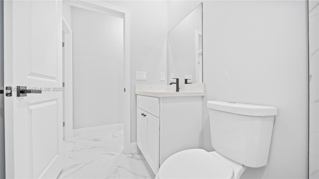 На продажу: $299,900 (3 спален, 2 ванн, 1358 Квадратных фут)