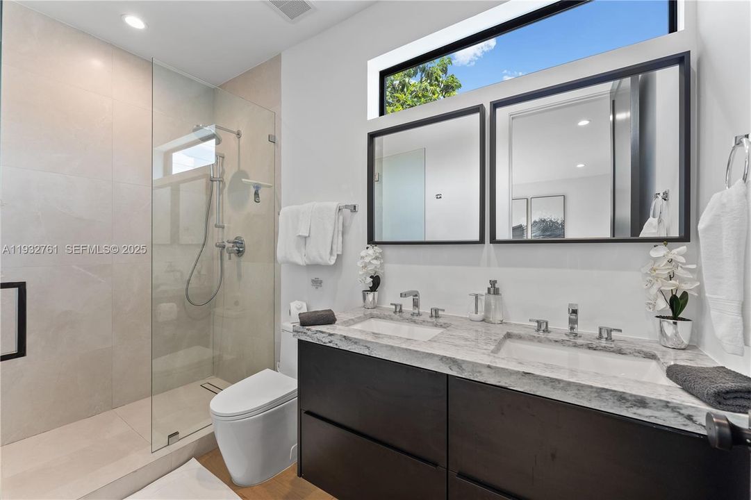 For Sale: $1,250,000 (3 beds, 2 baths, 1656 Square Feet)