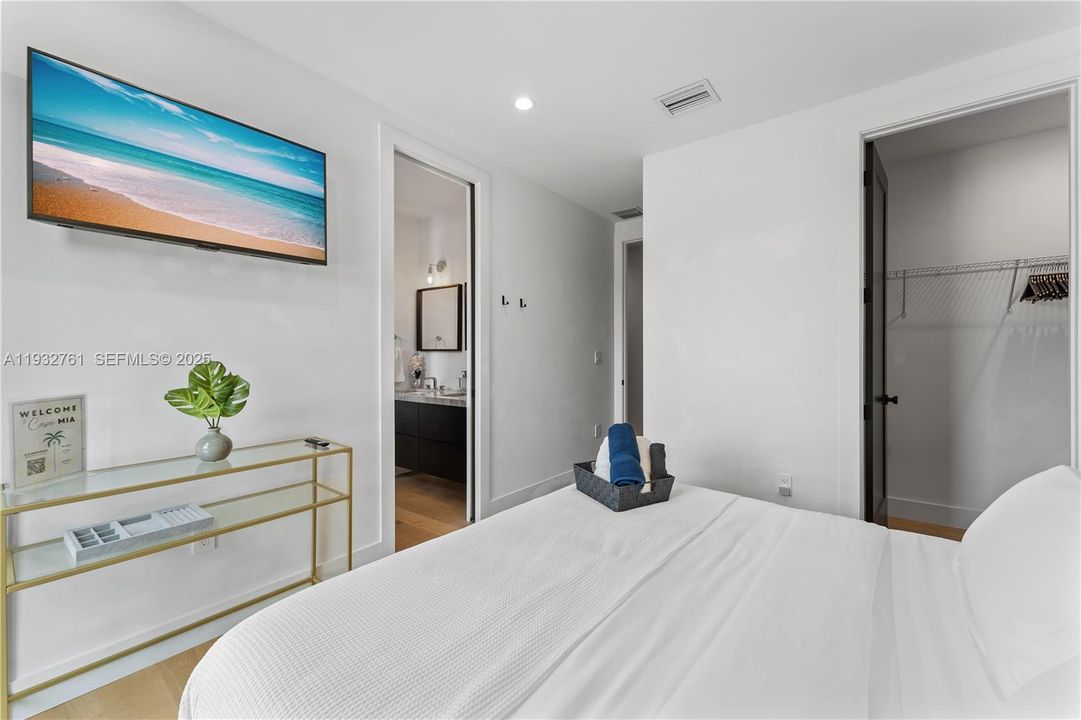 For Sale: $1,250,000 (3 beds, 2 baths, 1656 Square Feet)