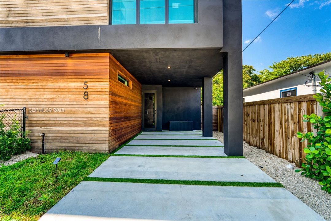 For Sale: $1,250,000 (3 beds, 2 baths, 1656 Square Feet)