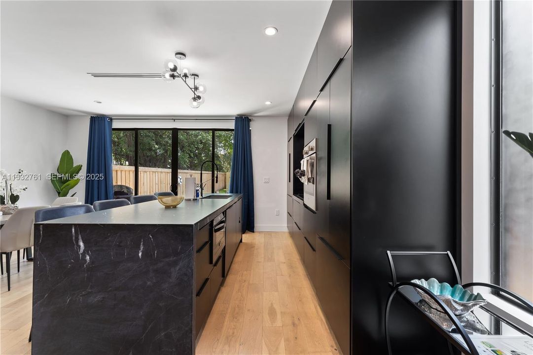 For Sale: $1,250,000 (3 beds, 2 baths, 1656 Square Feet)