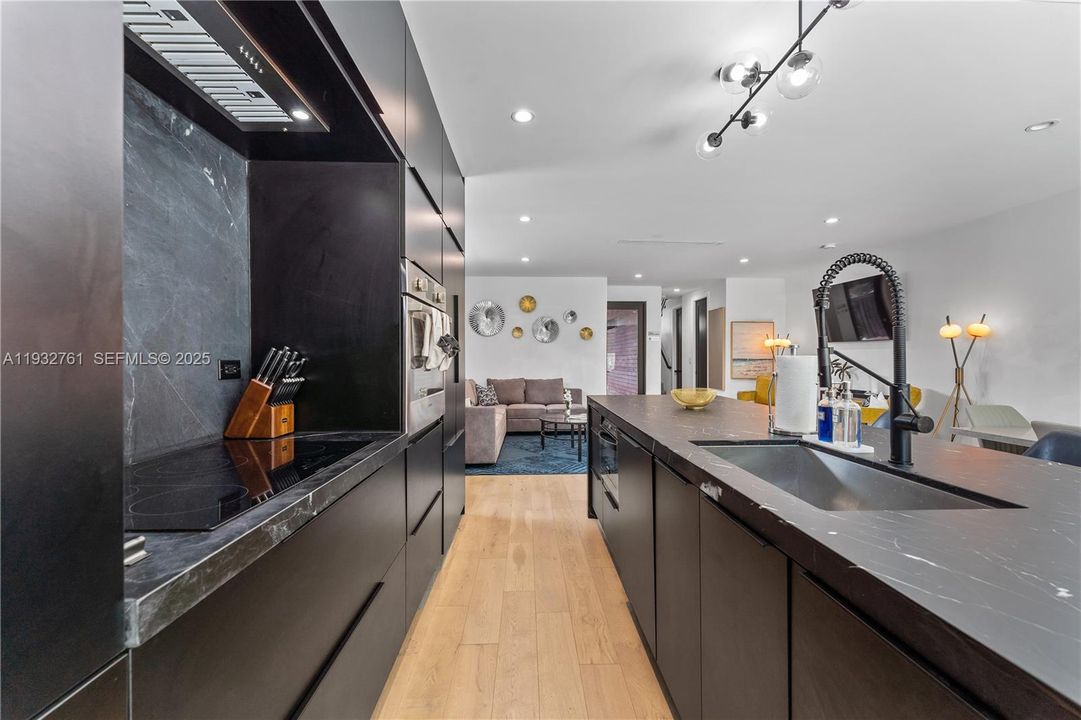 For Sale: $1,250,000 (3 beds, 2 baths, 1656 Square Feet)