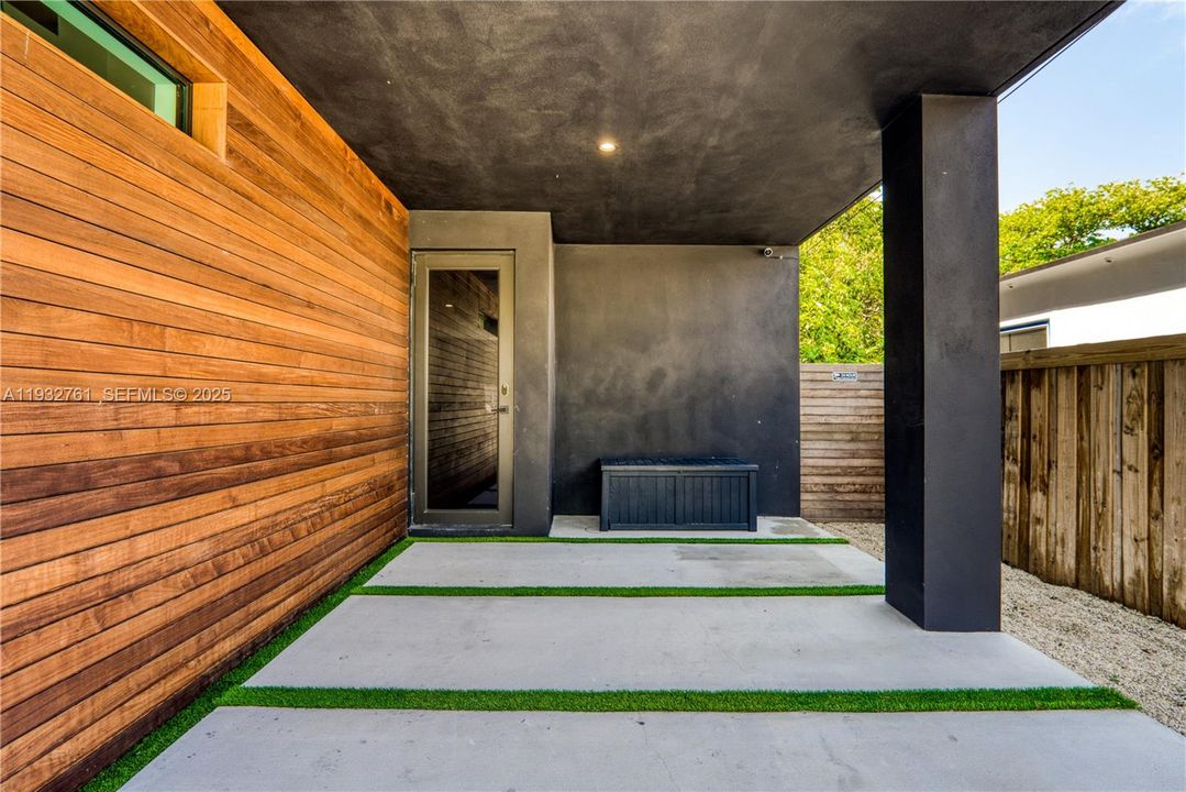 For Sale: $1,250,000 (3 beds, 2 baths, 1656 Square Feet)