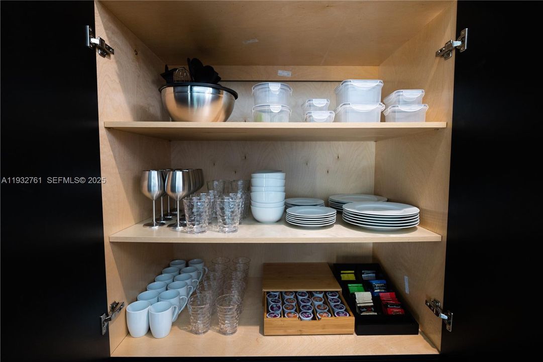 For Sale: $1,250,000 (3 beds, 2 baths, 1656 Square Feet)