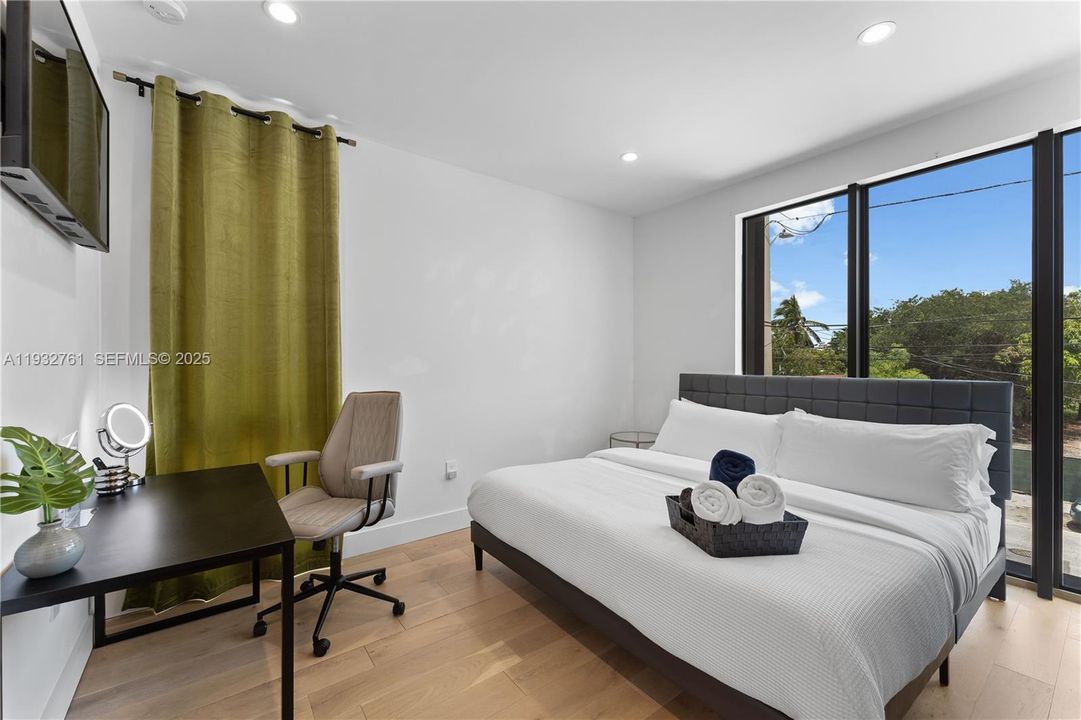 For Sale: $1,250,000 (3 beds, 2 baths, 1656 Square Feet)