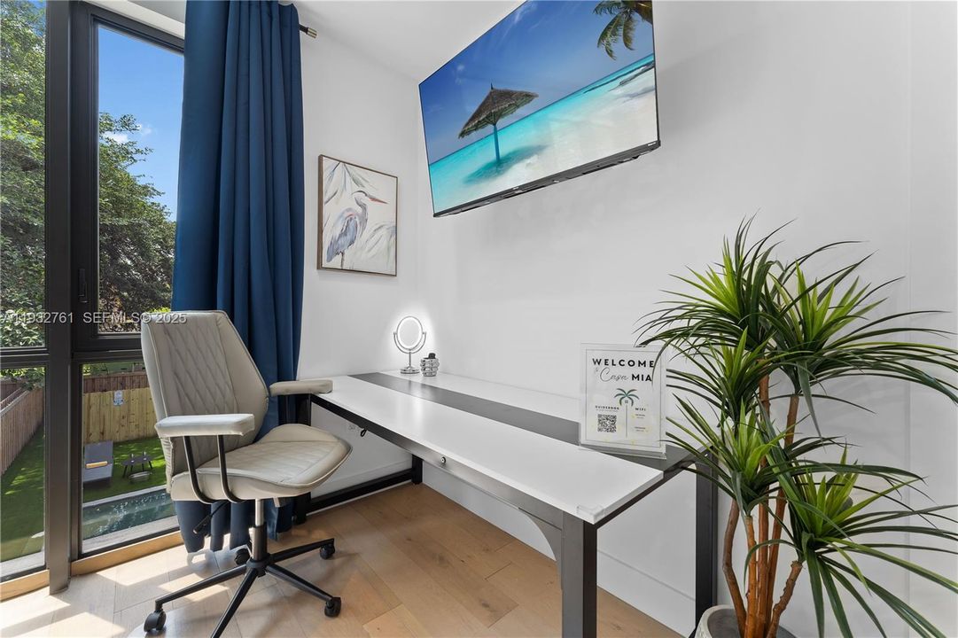 For Sale: $1,250,000 (3 beds, 2 baths, 1656 Square Feet)