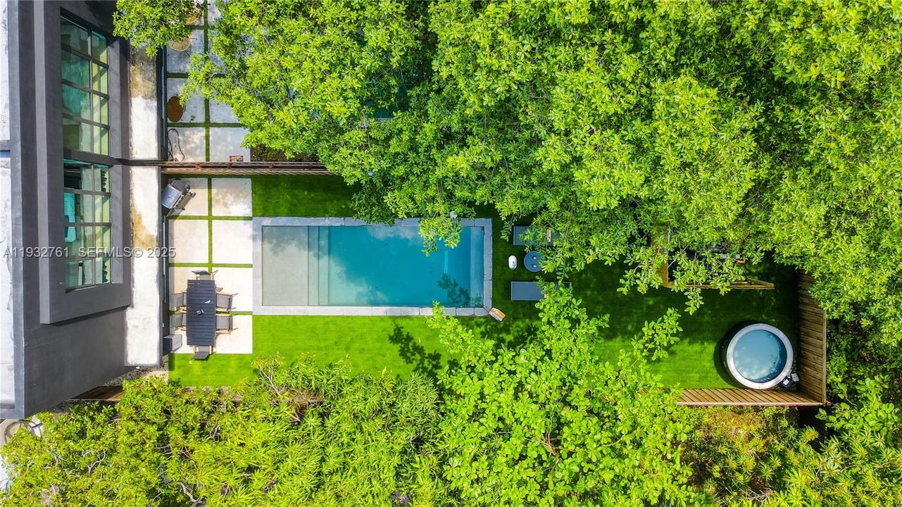 For Sale: $1,250,000 (3 beds, 2 baths, 1656 Square Feet)