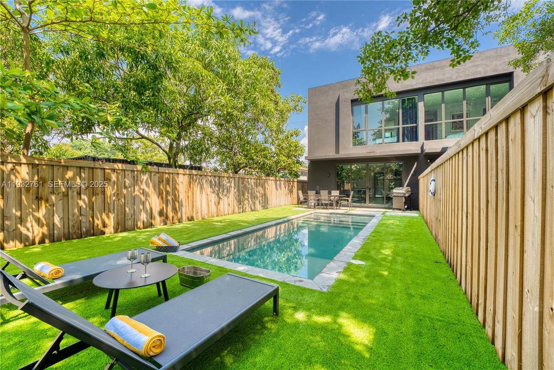 For Sale: $1,250,000 (3 beds, 2 baths, 1656 Square Feet)