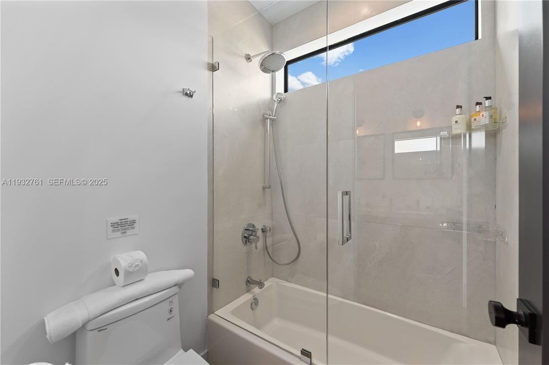 For Sale: $1,250,000 (3 beds, 2 baths, 1656 Square Feet)