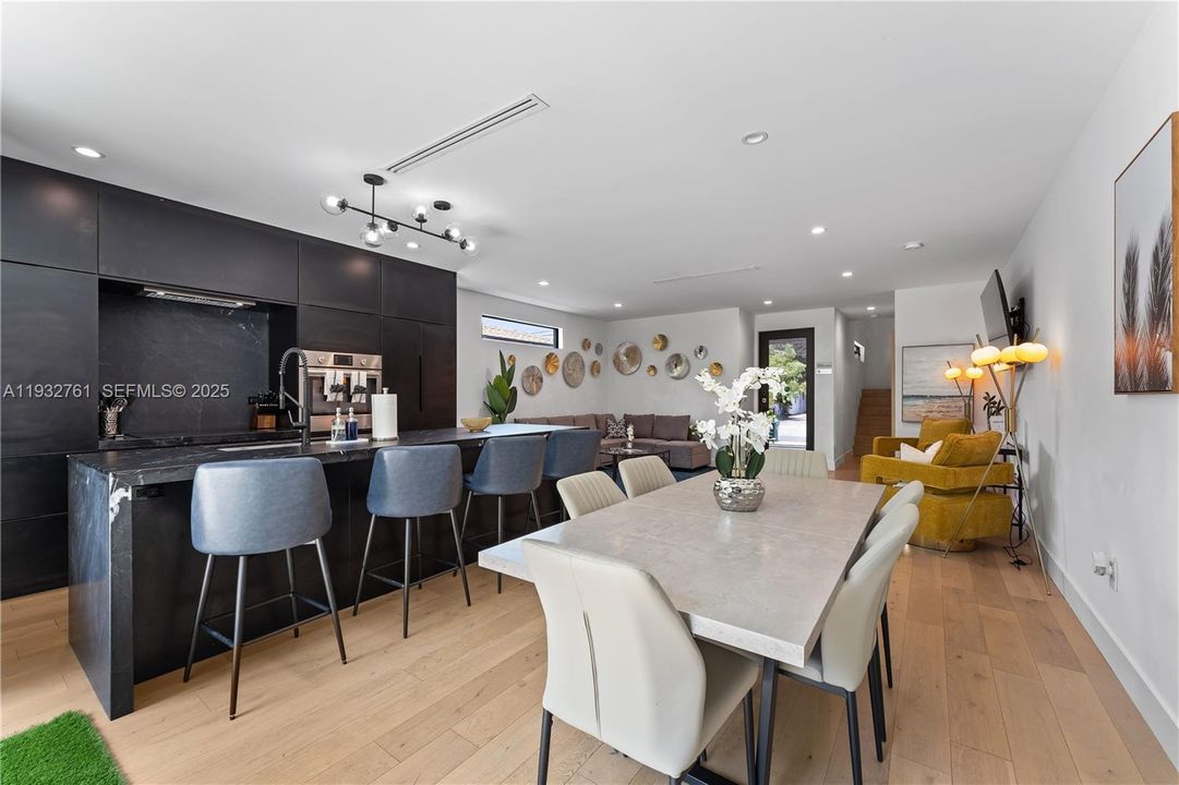 For Sale: $1,250,000 (3 beds, 2 baths, 1656 Square Feet)