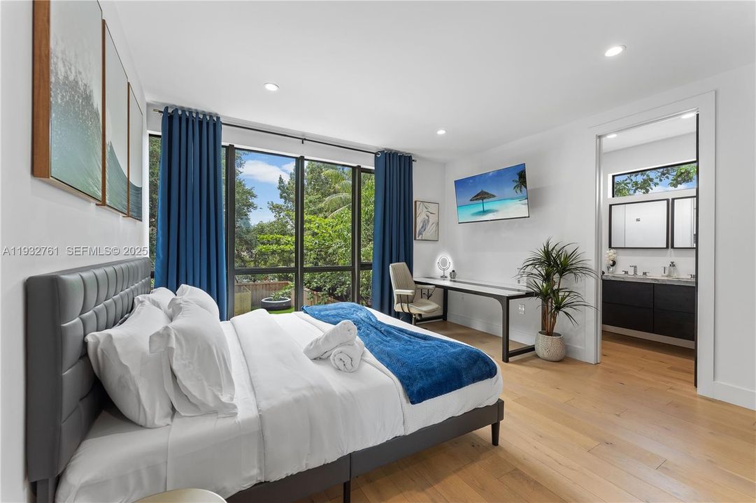 For Sale: $1,250,000 (3 beds, 2 baths, 1656 Square Feet)