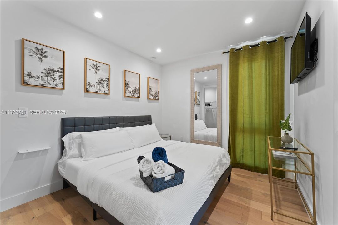 For Sale: $1,250,000 (3 beds, 2 baths, 1656 Square Feet)