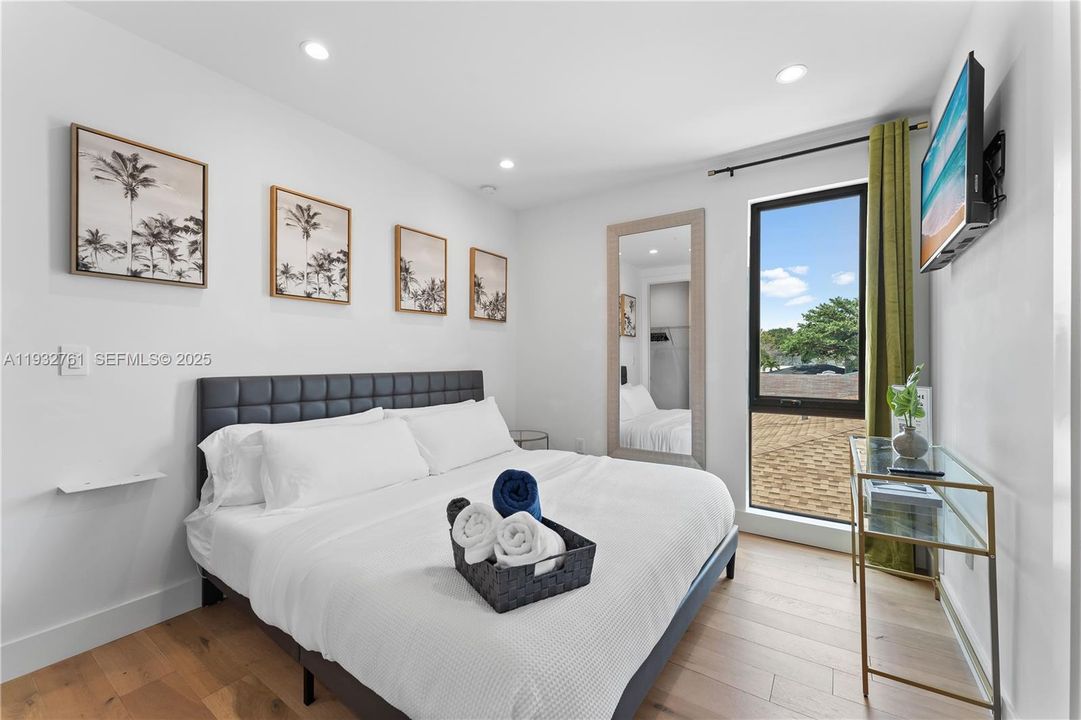 For Sale: $1,250,000 (3 beds, 2 baths, 1656 Square Feet)