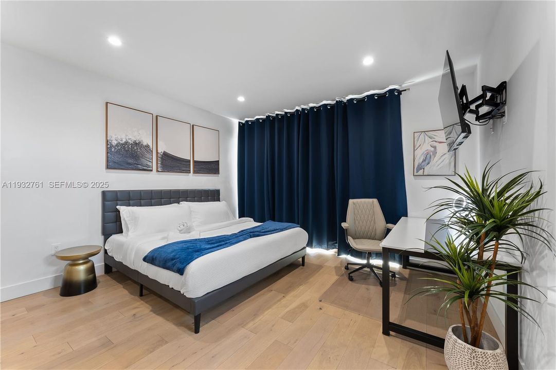 For Sale: $1,250,000 (3 beds, 2 baths, 1656 Square Feet)