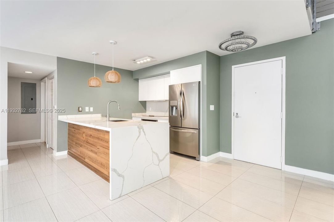 На продажу: $1,140,000 (3 спален, 3 ванн, 1930 Квадратных фут)