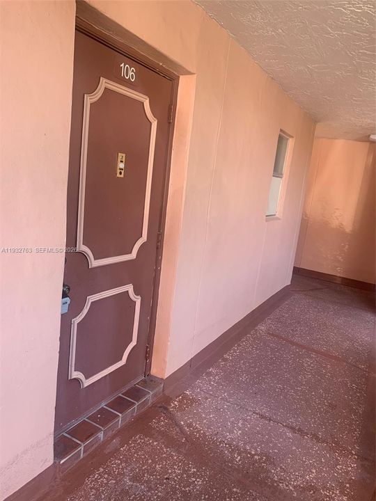 For Sale: $90,000 (1 beds, 1 baths, 640 Square Feet)