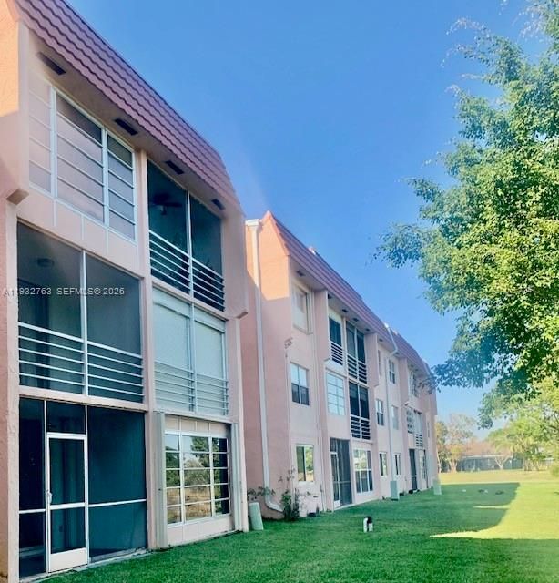 For Sale: $90,000 (1 beds, 1 baths, 640 Square Feet)