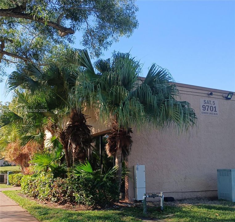 For Sale: $90,000 (1 beds, 1 baths, 640 Square Feet)