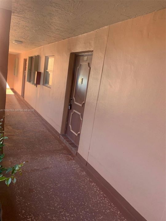 For Sale: $90,000 (1 beds, 1 baths, 640 Square Feet)