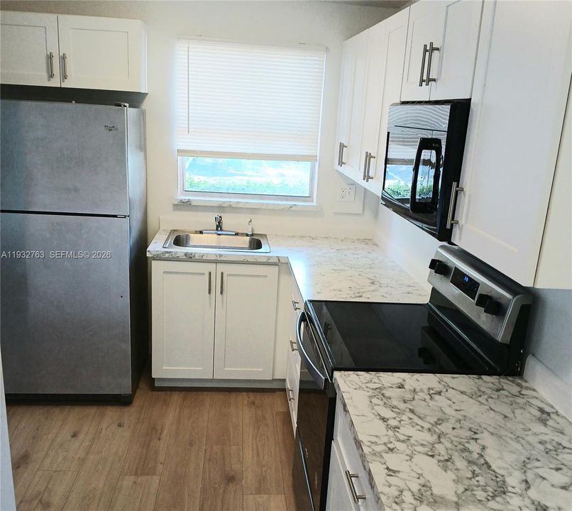 For Sale: $90,000 (1 beds, 1 baths, 640 Square Feet)