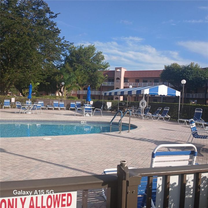 For Sale: $90,000 (1 beds, 1 baths, 640 Square Feet)