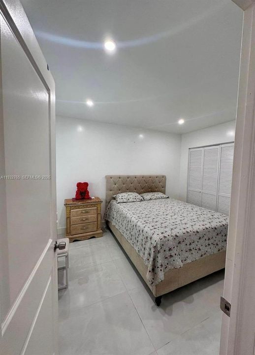 For Rent: $1,500 (1 beds, 1 baths, 900 Square Feet)