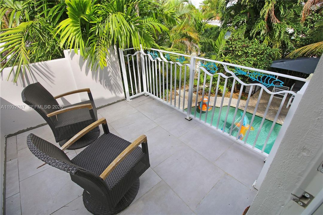 For Sale: $965,000 (3 beds, 3 baths, 2496 Square Feet)