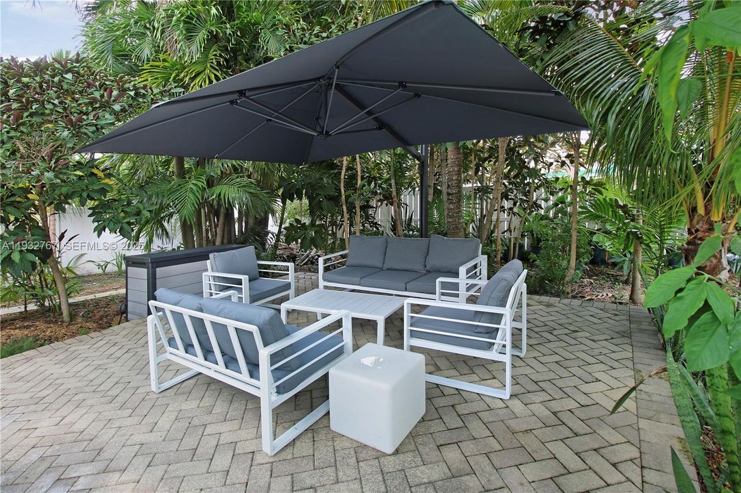 For Sale: $965,000 (3 beds, 3 baths, 2496 Square Feet)