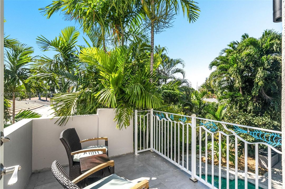 For Sale: $965,000 (3 beds, 3 baths, 2496 Square Feet)