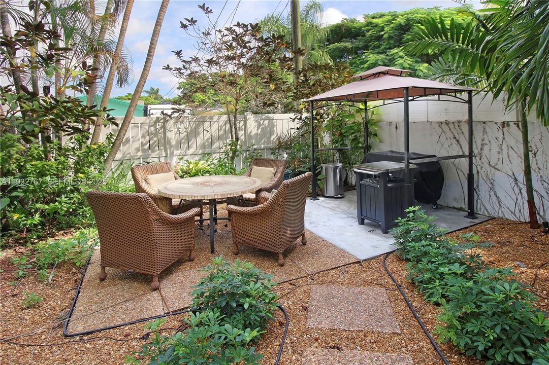 For Sale: $965,000 (3 beds, 3 baths, 2496 Square Feet)