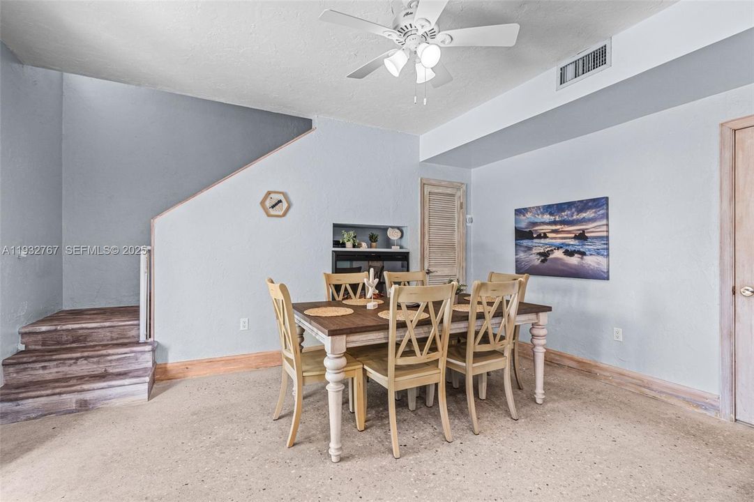 For Sale: $965,000 (3 beds, 3 baths, 2496 Square Feet)