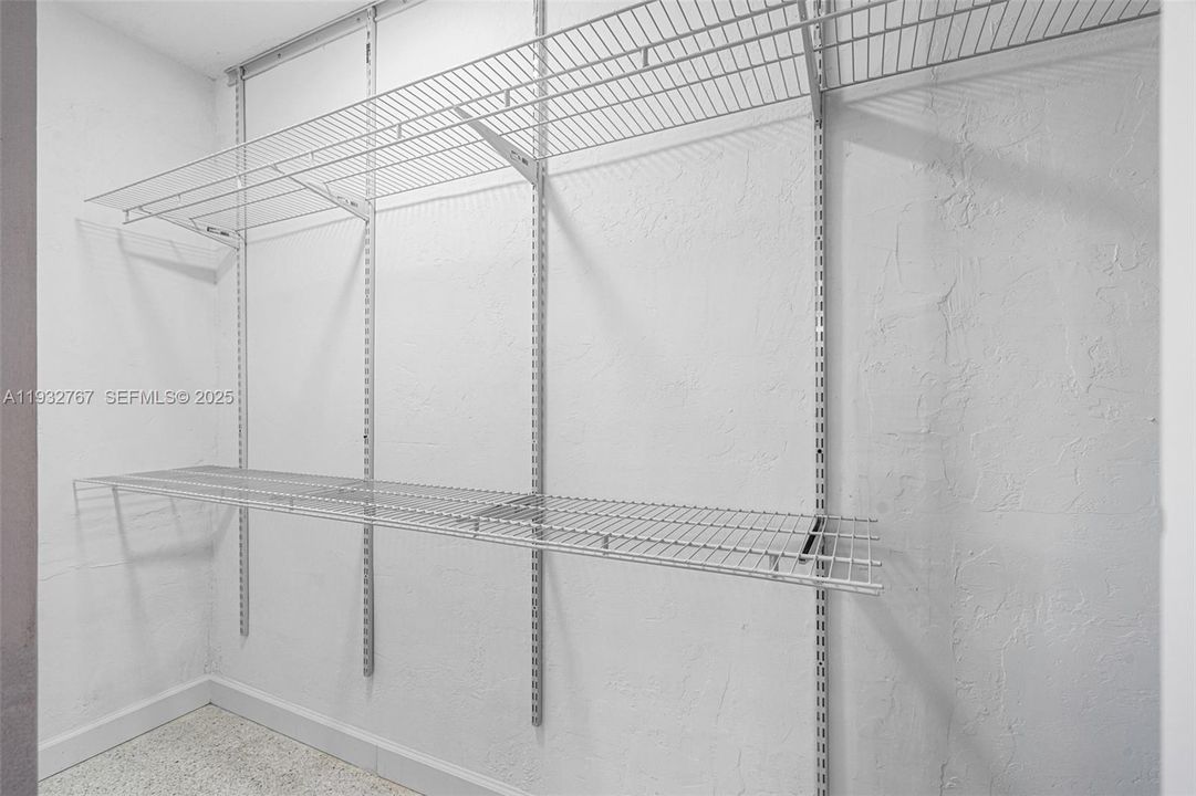 For Sale: $965,000 (3 beds, 3 baths, 2496 Square Feet)