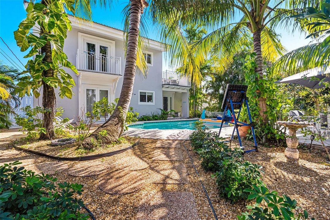 For Sale: $965,000 (3 beds, 3 baths, 2496 Square Feet)