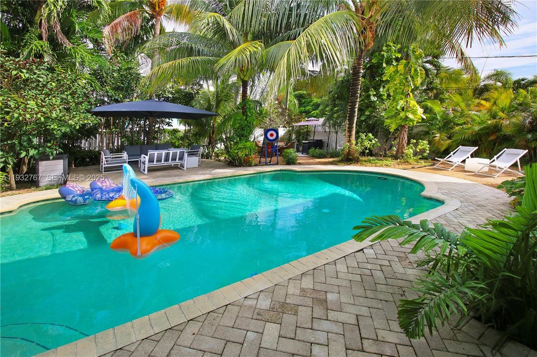 For Sale: $965,000 (3 beds, 3 baths, 2496 Square Feet)