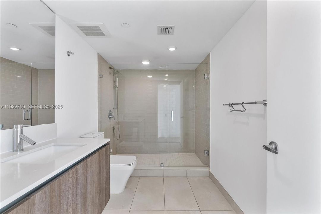 For Rent: $4,300 (2 beds, 2 baths, 1150 Square Feet)