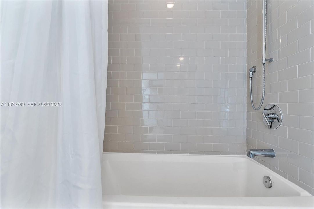 For Rent: $4,300 (2 beds, 2 baths, 1150 Square Feet)