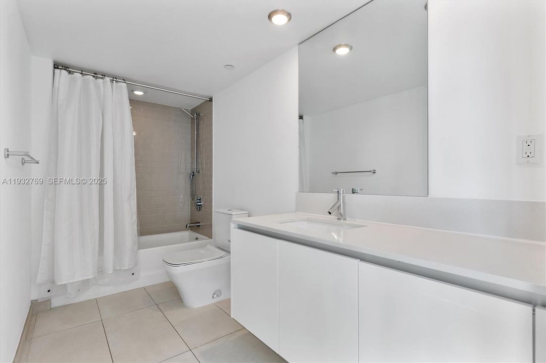 For Rent: $4,300 (2 beds, 2 baths, 1150 Square Feet)