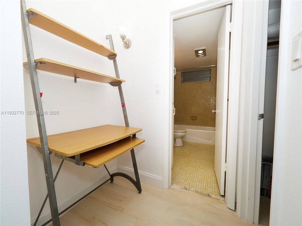 For Sale: $205,000 (1 beds, 1 baths, 768 Square Feet)