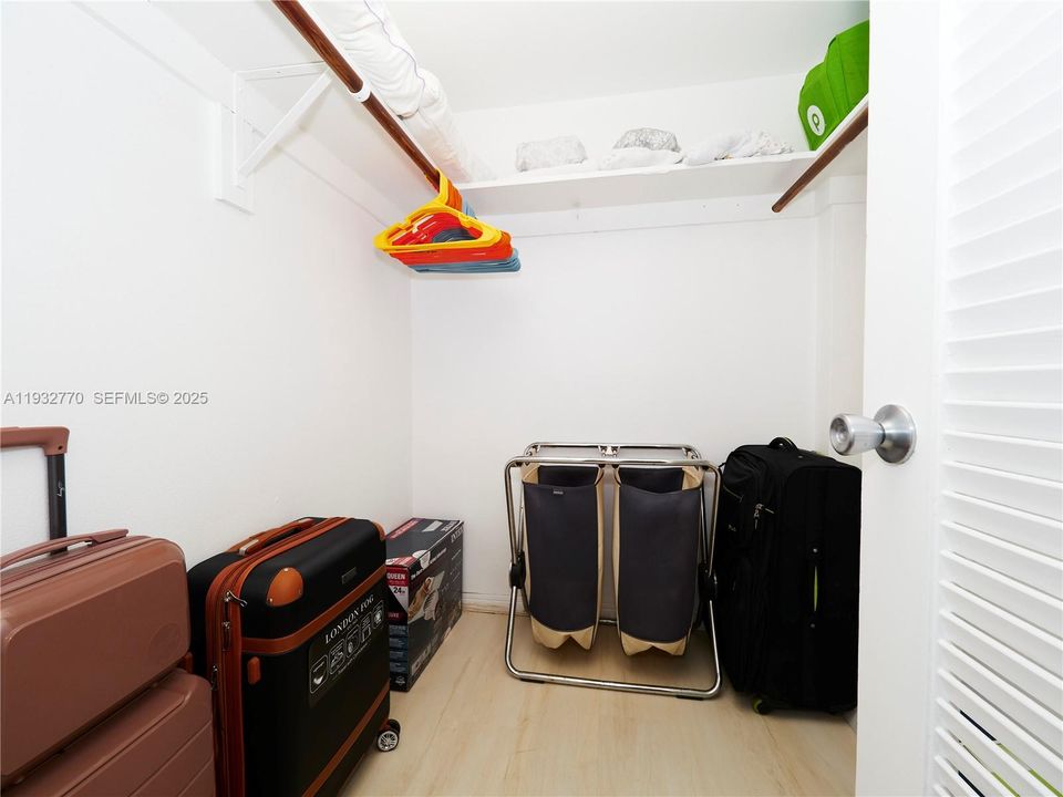 For Sale: $205,000 (1 beds, 1 baths, 768 Square Feet)