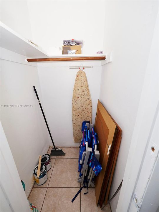 For Sale: $205,000 (1 beds, 1 baths, 768 Square Feet)