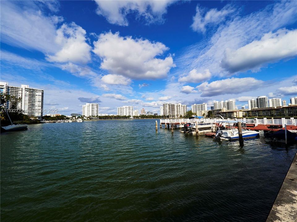 For Sale: $205,000 (1 beds, 1 baths, 768 Square Feet)