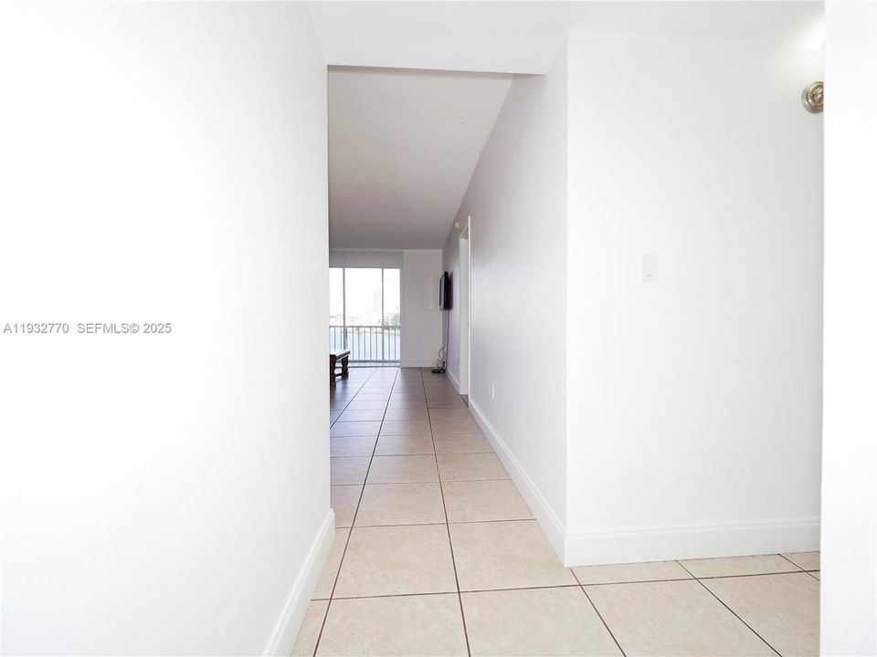 For Sale: $205,000 (1 beds, 1 baths, 768 Square Feet)