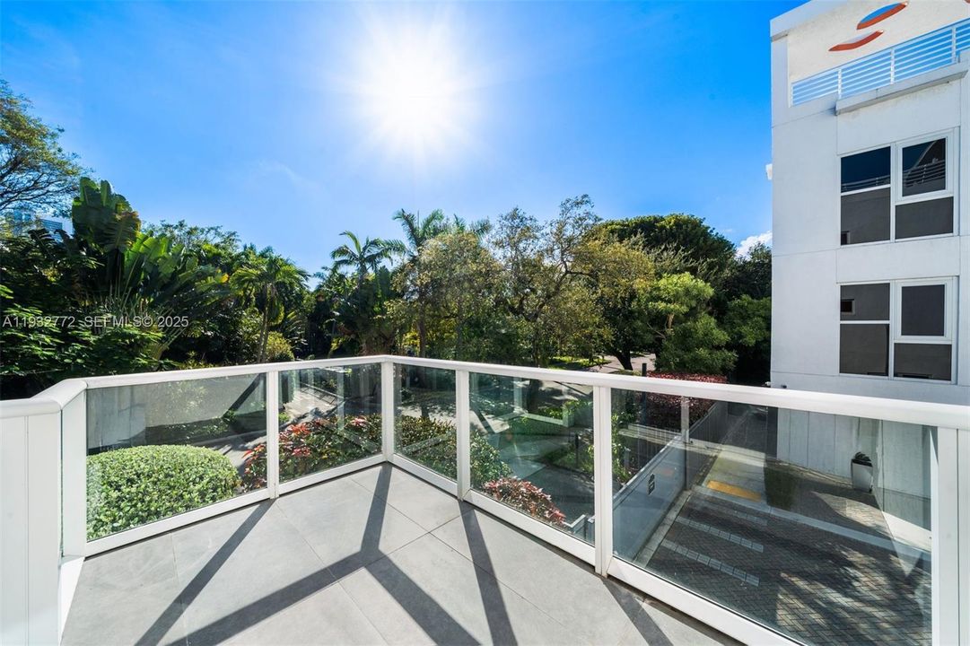 For Sale: $2,088,000 (3 beds, 2 baths, 2236 Square Feet)