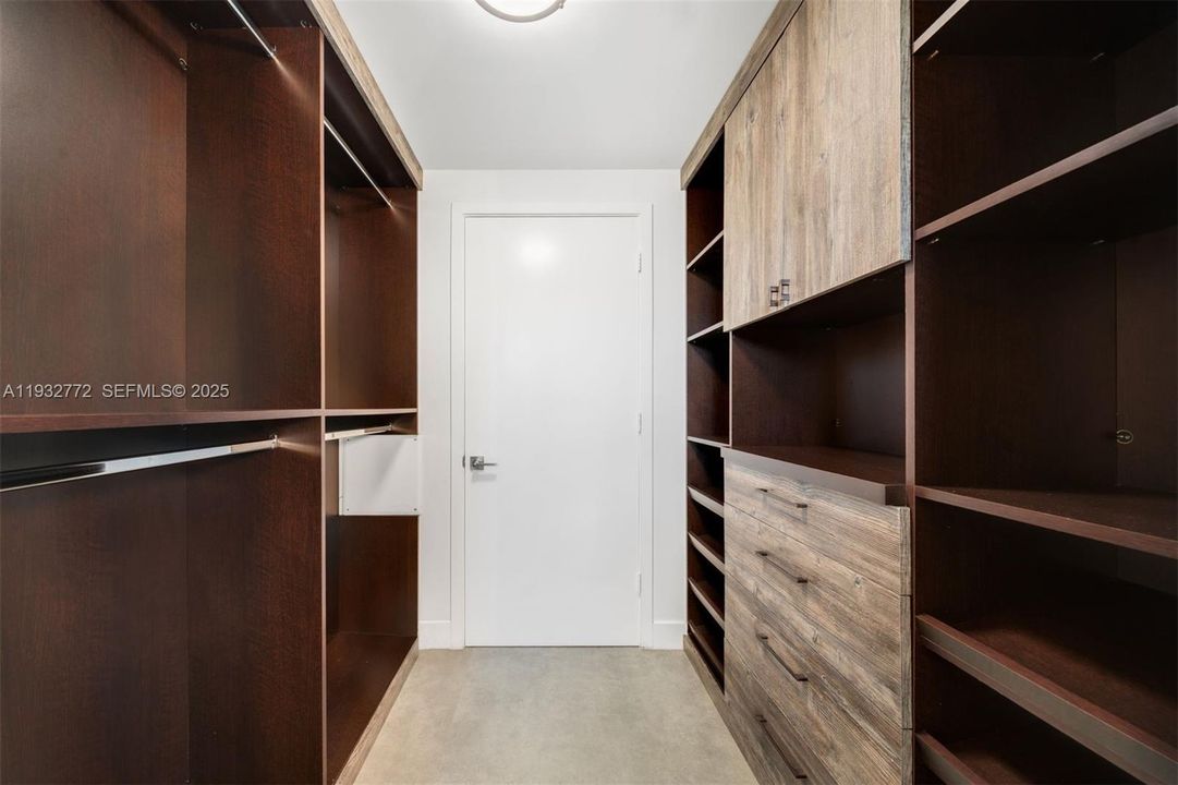 For Sale: $2,088,000 (3 beds, 2 baths, 2236 Square Feet)