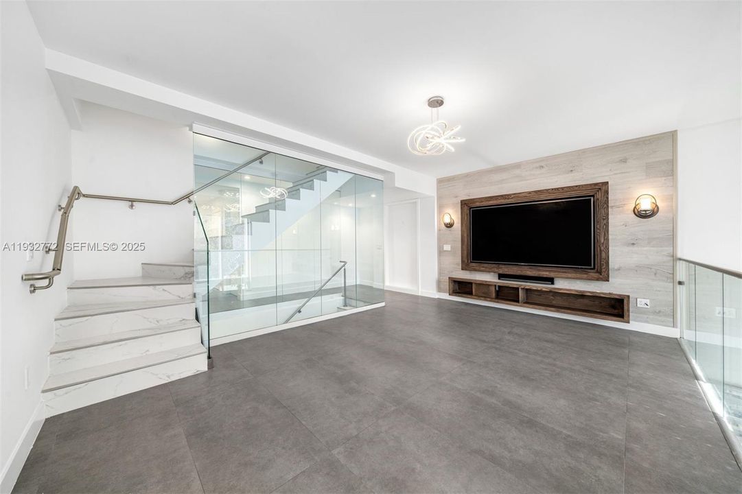 For Sale: $2,088,000 (3 beds, 2 baths, 2236 Square Feet)