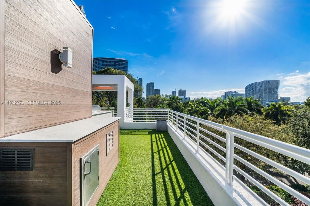 For Sale: $2,088,000 (3 beds, 2 baths, 2236 Square Feet)