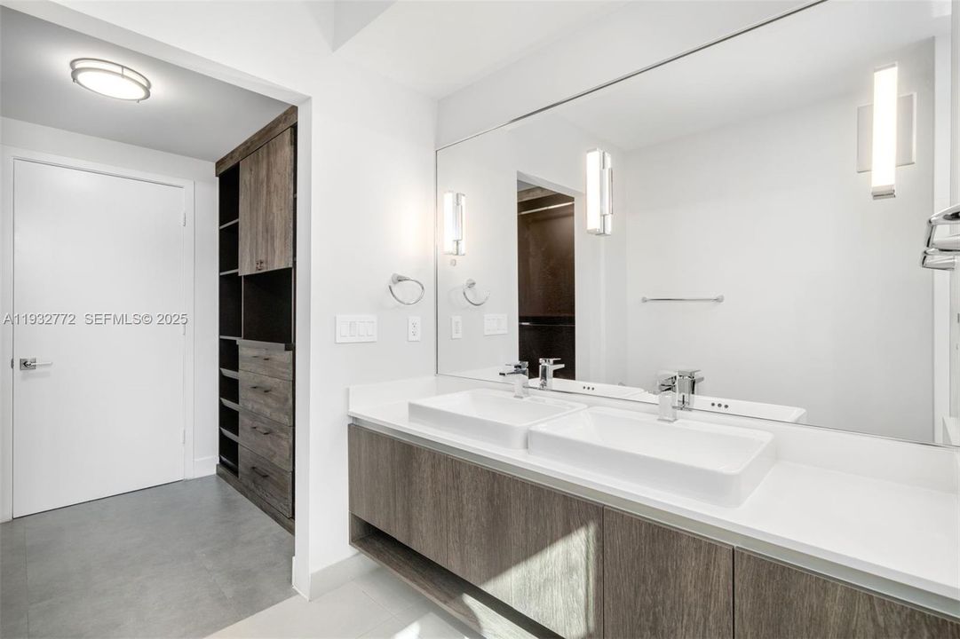 For Sale: $2,088,000 (3 beds, 2 baths, 2236 Square Feet)